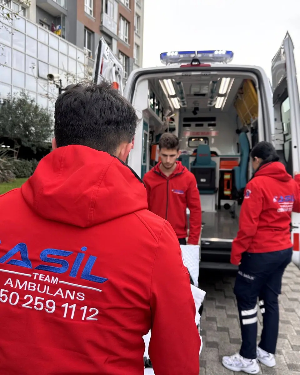 Asil Team Ambulans ekibi